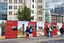 Blick auf die Dokumentation der Berliner Mauer