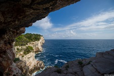 Blick auf das Meer und auf die Steilküste in Dalmatien